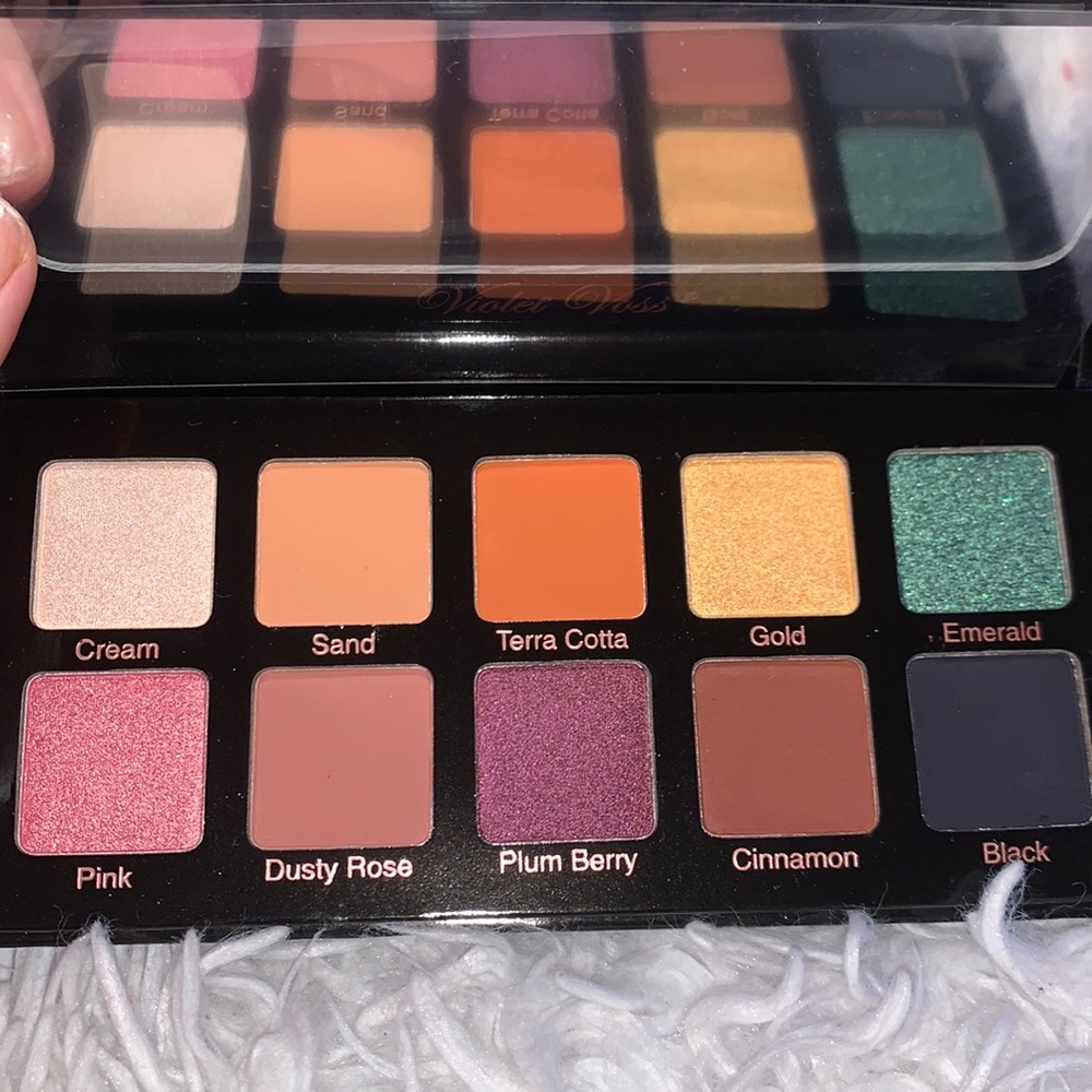 Violet Voss Essentials Palette